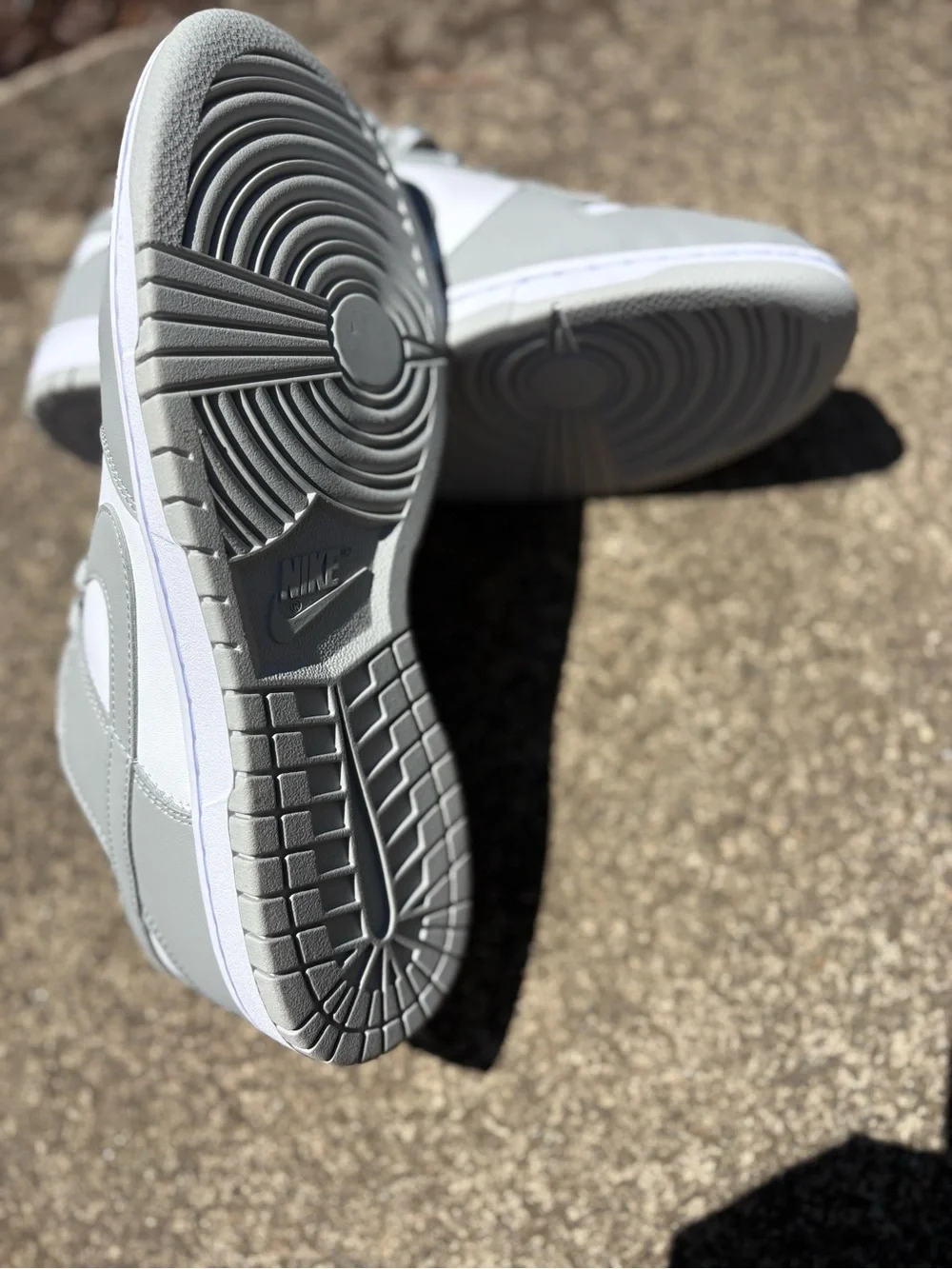 Nike Men’s White and Gray Low-Top Sneakers size 11
